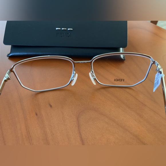 FENDI - Picture 8 of 16